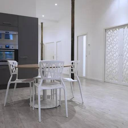 Ausone Beautiful Loft In Historical Center + Terrace And Parking Apartmán *