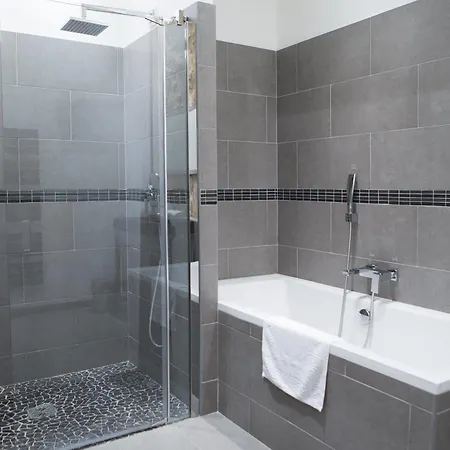 Ausone Beautiful Loft In Historical Center + Terrace And Parking Apartmán